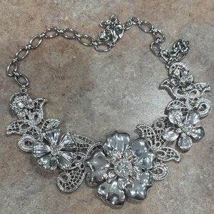 Elegant Silver Floral Necklace